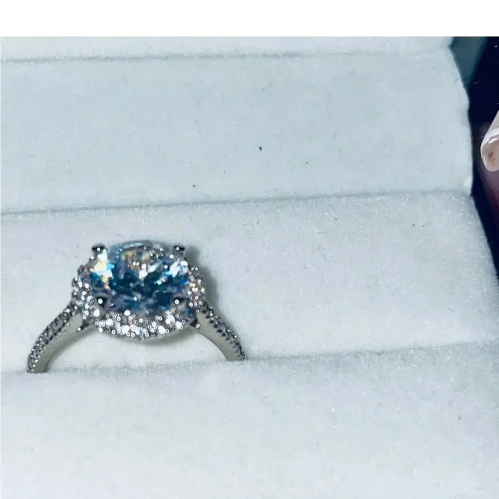 NORDSTROM JEWELRY BEAUTIFUL BRILLIANT 4CTW HALO STERLING PLATED CZ. RING SIZE 8 - Picture 7 of 16